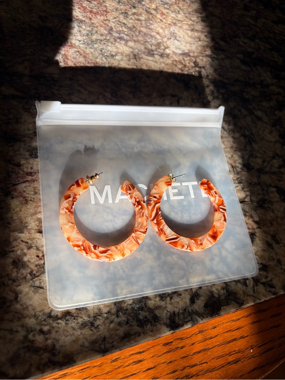 Machete flat hoop earrings in apricot marble